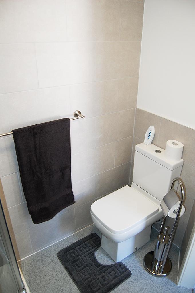 Room 2 En-suite 1.4