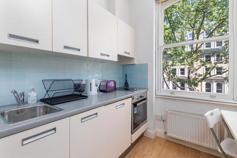 Studio to rent, Beaufort Gardens, Knightsbridge