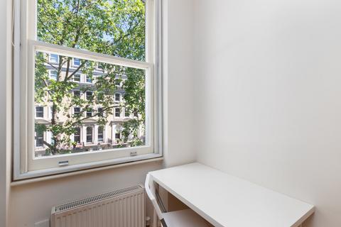 Studio to rent, Beaufort Gardens, Knightsbridge
