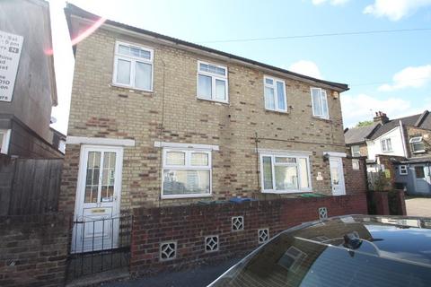 4 bedroom semi-detached house to rent, Addington Road, Croydon, Croydon