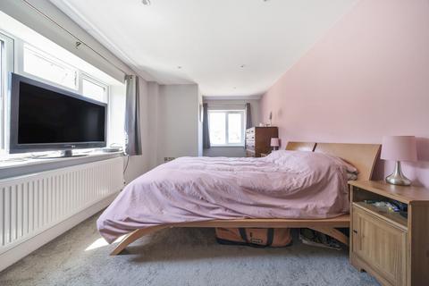 74 Hazell Way, Stoke Poges, Slough, SL2 4DG
