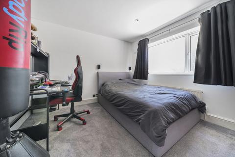 74 Hazell Way, Stoke Poges, Slough, SL2 4DG