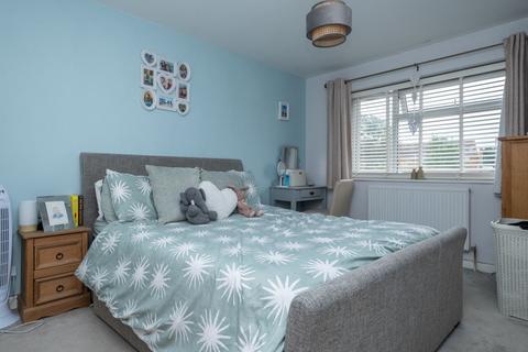 8 Heath Close, Sturry, Canterbury, CT2 0PF
