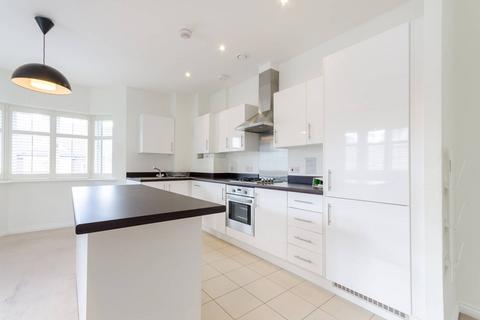 2 bedroom flat to rent, Poplar Road, Hinchley Wood, Esher, KT10