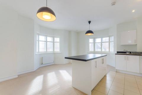 2 bedroom flat to rent, Poplar Road, Hinchley Wood, Esher, KT10