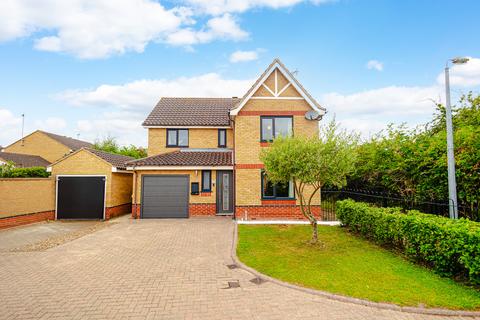 4 bedroom detached house for sale, Heron Gardens, Rayleigh, SS6