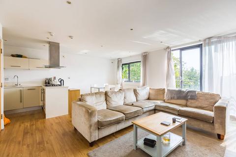 3 bedroom flat for sale, Green Lanes, Southgate, London, N21