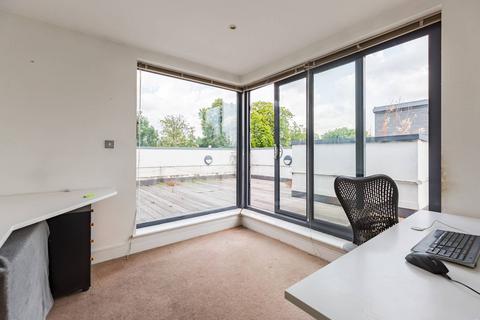 3 bedroom flat for sale, GREEN LANES, Southgate, London, N21