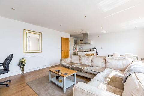 3 bedroom flat for sale, GREEN LANES, Southgate, London, N21