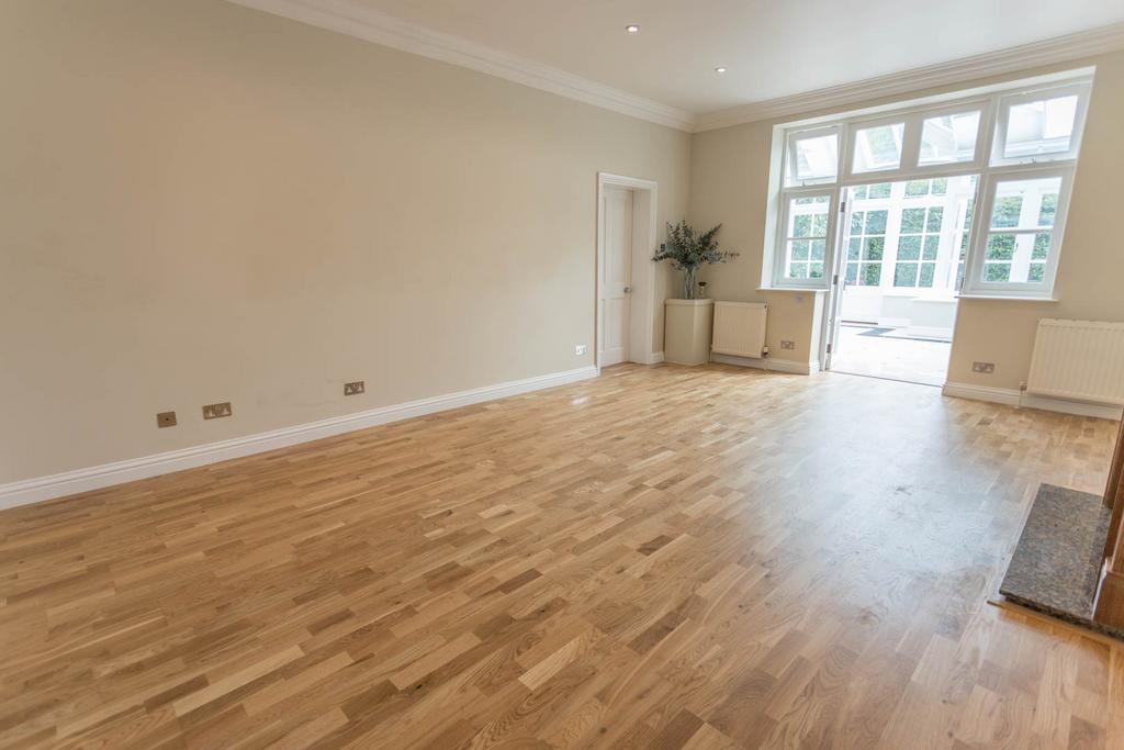 Large Sitting Room