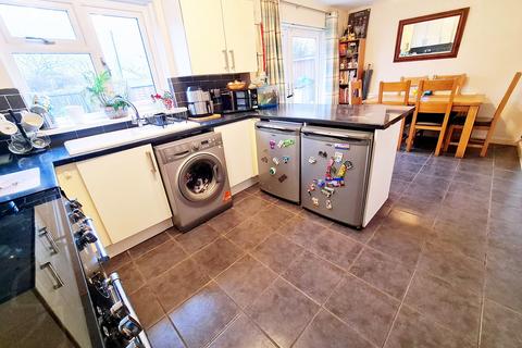 3 bedroom terraced house for sale, Westland Close, Loughor, Swansea, City And County of Swansea.