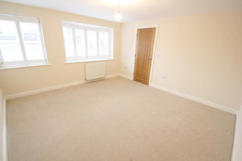 4 bedroom semi-detached house to rent, Whitemore Road, Guildford GU1