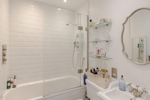 2 bedroom flat for sale, St. Quintin Avenue, London