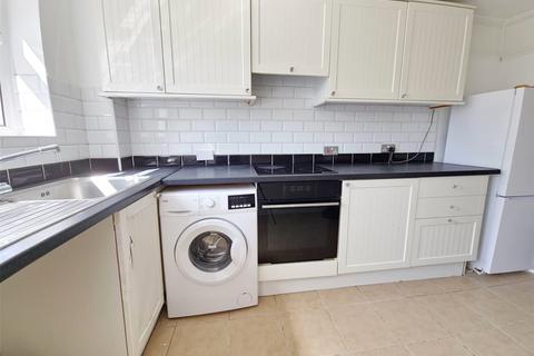2 bedroom maisonette to rent, Stirling Close, Rainham, Essex, RM13