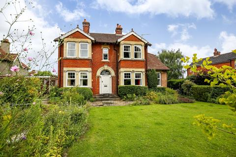 81 Castle Road, Salisbury, SP1 3RW