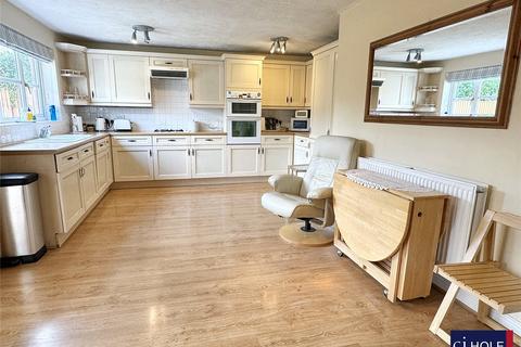 12 Cadbury Close, Hucclecote, Gloucester, GL3 3UJ