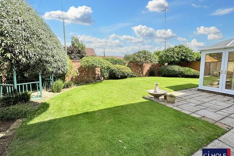 12 Cadbury Close, Hucclecote, Gloucester, GL3 3UJ