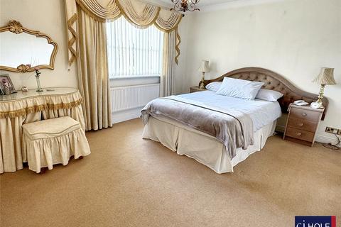 12 Cadbury Close, Hucclecote, Gloucester, GL3 3UJ