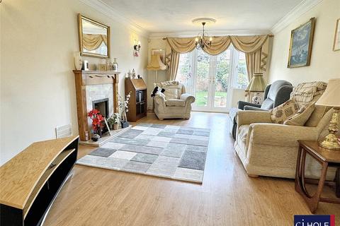 12 Cadbury Close, Hucclecote, Gloucester, GL3 3UJ