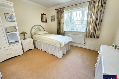 12 Cadbury Close, Hucclecote, Gloucester, GL3 3UJ