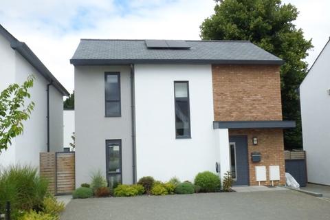 3 bedroom detached house to rent, Three bedroom home at The Green