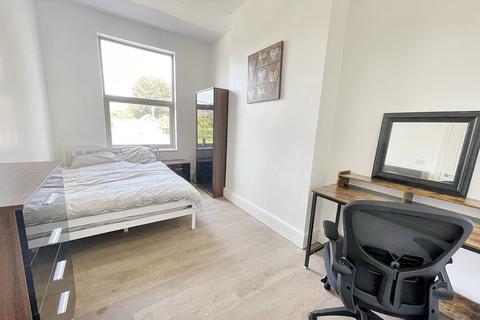 2 bedroom flat to rent, Flat 2, 5 Avenue Road, Doncaster DN2