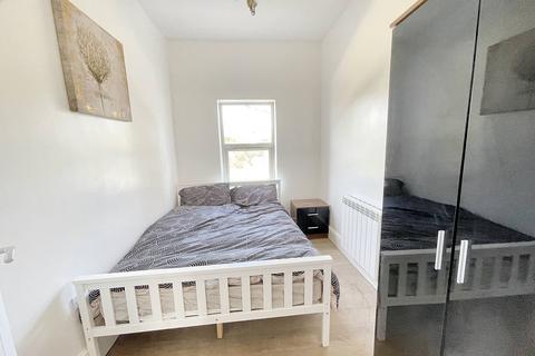 2 bedroom flat to rent, Flat 2, 5 Avenue Road, Doncaster DN2