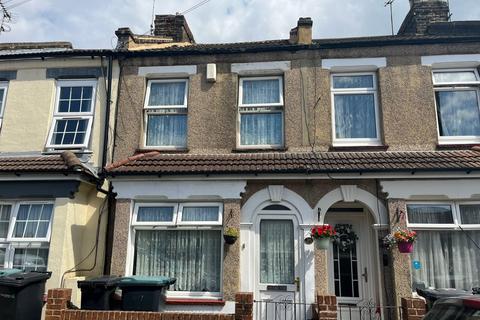 2 bedroom terraced house for sale, Gordon Road, Northfleet, Gravesend, DA11