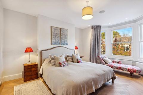 5 bedroom terraced house to rent, Culverden Road, London, SW12