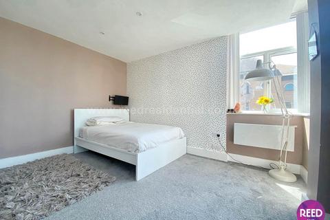 2 bedroom flat for sale, Skyline Plaza Victoria Avenue, Southend On Sea