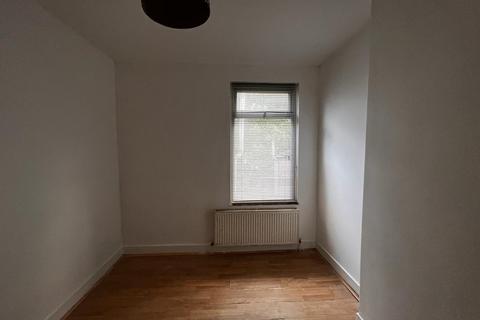 4 bedroom terraced house to rent, East Ham, E6