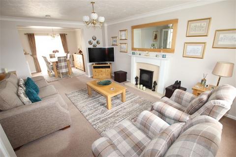 3 bedroom detached house for sale, Reigate Avenue, Clacton on Sea