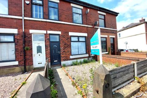 3 bedroom terraced house to rent, Manchester Road, Bury