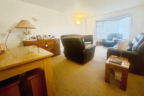 2 bedroom apartment for sale, Moorfields Court, Moor Town LS17