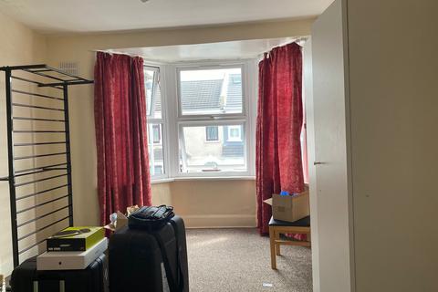 1 bedroom in a flat share to rent, Whyteville Road, London E7