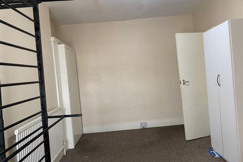 1 bedroom in a flat share to rent, Whyteville Road, London E7
