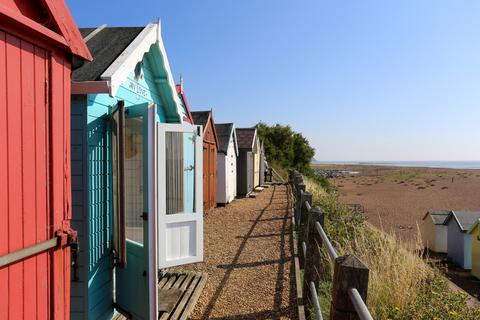 Chalet for sale, Beach Hut 1012, Felixstowe IP11