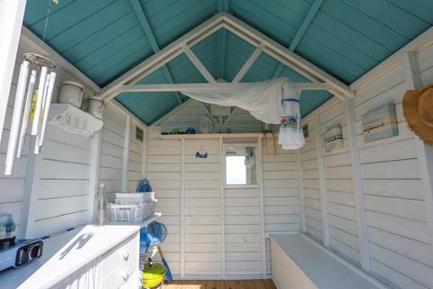 Chalet for sale, Beach Hut 1012, Felixstowe IP11