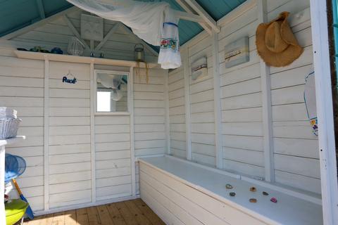 Chalet for sale, Beach Hut 1012, Felixstowe IP11