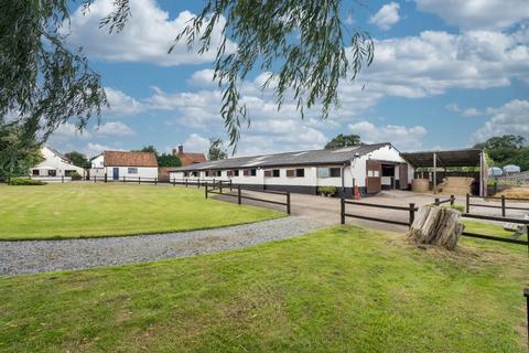 4 bedroom equestrian property for sale, Langley