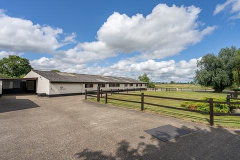 4 bedroom equestrian property for sale, Langley