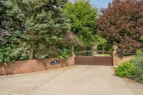 4 bedroom equestrian property for sale, Langley