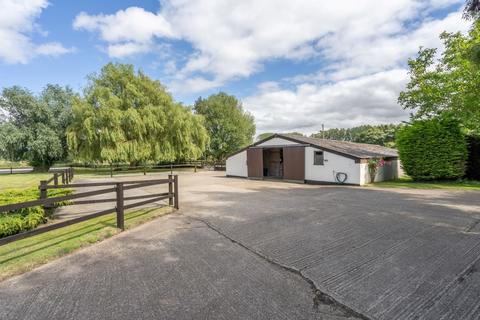 4 bedroom equestrian property for sale, Langley