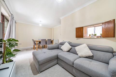 12 Banks Way, Guildford, GU4 7NL