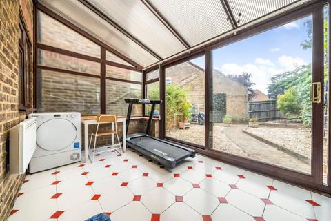12 Banks Way, Guildford, GU4 7NL