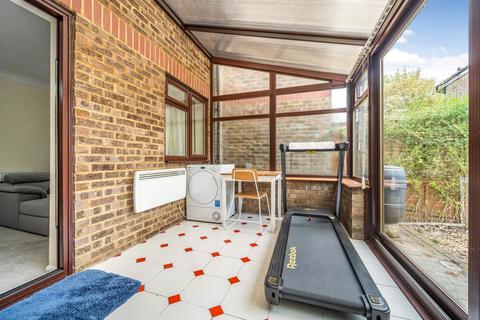 12 Banks Way, Guildford, GU4 7NL
