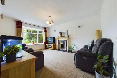 7 Heathlands Drive, Uttoxeter, ST14 7BL