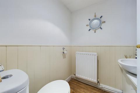7 Heathlands Drive, Uttoxeter, ST14 7BL
