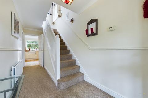 7 Heathlands Drive, Uttoxeter, ST14 7BL