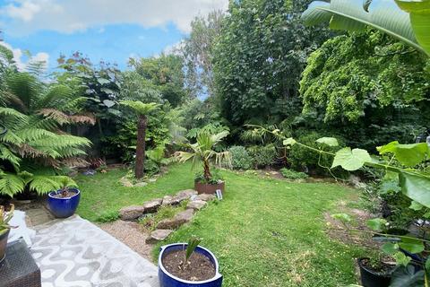 7 Heathlands Drive, Uttoxeter, ST14 7BL